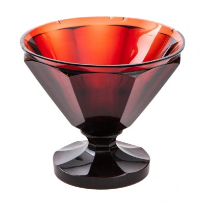 Pucharek Biedermeier. szkło szlifowane, barwione w masie na kolor bordowy.